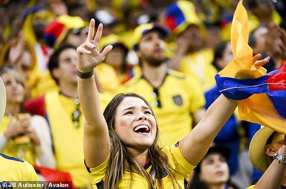 Các cổ động viên của đội tuyển Qatar.