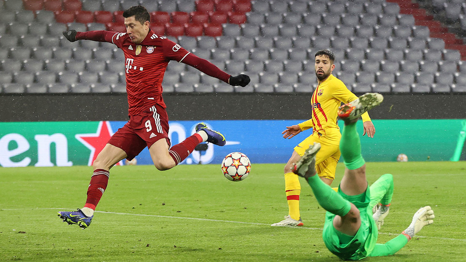 Với pha lập công để Mueller ghi bàn, Lewandowski đã để lại dấu giầy ở 16 bàn thắng của Bayern - 14 bàn và 2 kiến tạo. (Nguồn: FcBayern)