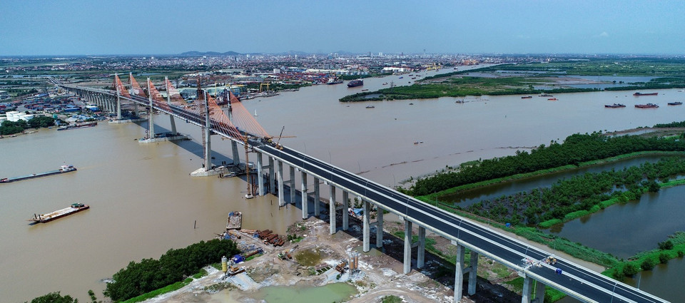 Trong đó, cầu Bạch Đằng có tổng mức đầu tư 7.600 tỷ đồng, là một trong những cây cầu dây văng hệ cáp 2 mặt phẳng dây 4 nhịp lớn nhất Việt Nam. (Ảnh: Trung Nguyên/TTXVN)