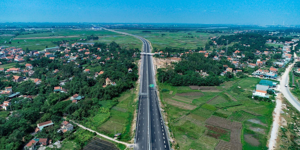 Tuyến cao tốc này cũng giúp liên kết chuỗi đô thị phát triển năng động và hoàn thiện tuyến cao tốc theo trục ven biển vùng Duyên hải Bắc Bộ. (Ảnh: Trung Nguyên/TTXVN)