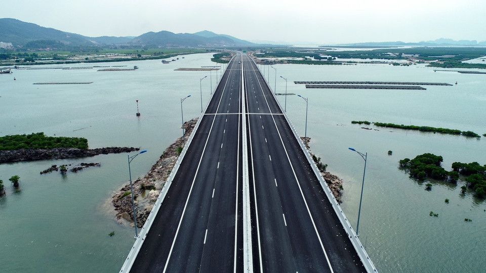 Cao tốc Hạ Long-Hải Phòng nhìn từ trên cao. (Ảnh: Trung Nguyên/TTXVN)