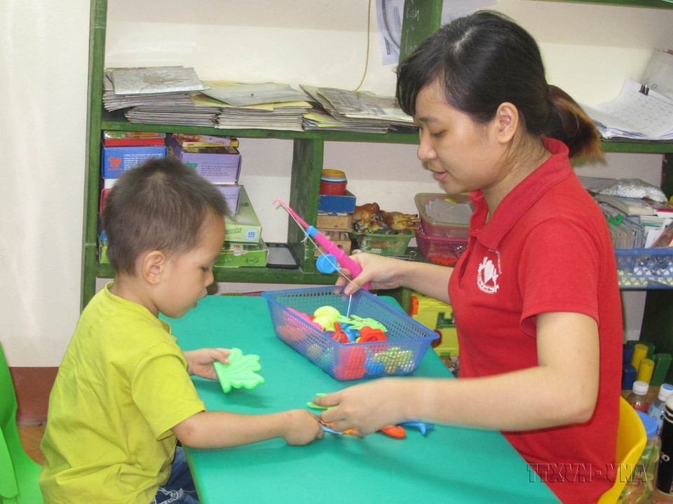 Thành lập từ năm 2012, Trung tâm hỗ trợ phát triển giáo dục hòa nhập Thiên thần nhỏ (Ninh Bình) đã trở thành ngôi nhà thứ hai của trẻ tự kỷ. (Ảnh: Thùy Dung/TTXVN)