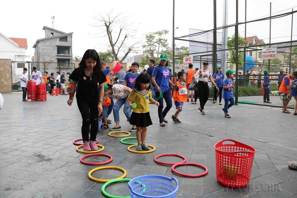 Mạng lưới tự kỷ Việt Nam tổ chức các hoạt động hưởng ứng Ngày Việt Nam nhận thức tự kỷ lần thứ ba (1/4/2018). (Ảnh: Thanh Thương/TTXVN)