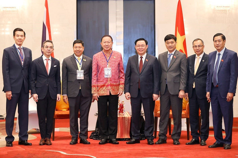 Chủ tịch Quốc hội Vương Đình Huệ, Chủ tịch Phòng Thương mại Thái Lan (TTC) Sanan Angubokuk với các đại biểu. (Ảnh: Doãn Tấn/TTXVN)