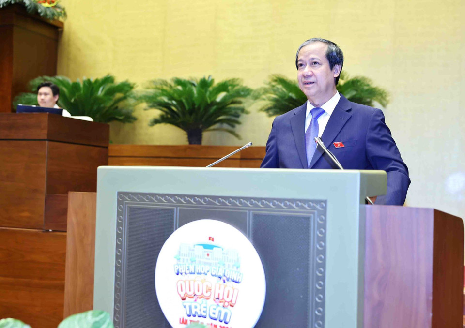 Bộ trưởng Bộ Giáo dục và Đào tạo Nguyễn Kim Sơn phát biểu tại phiên họp. (Ảnh: Minh Đức/TTXVN)