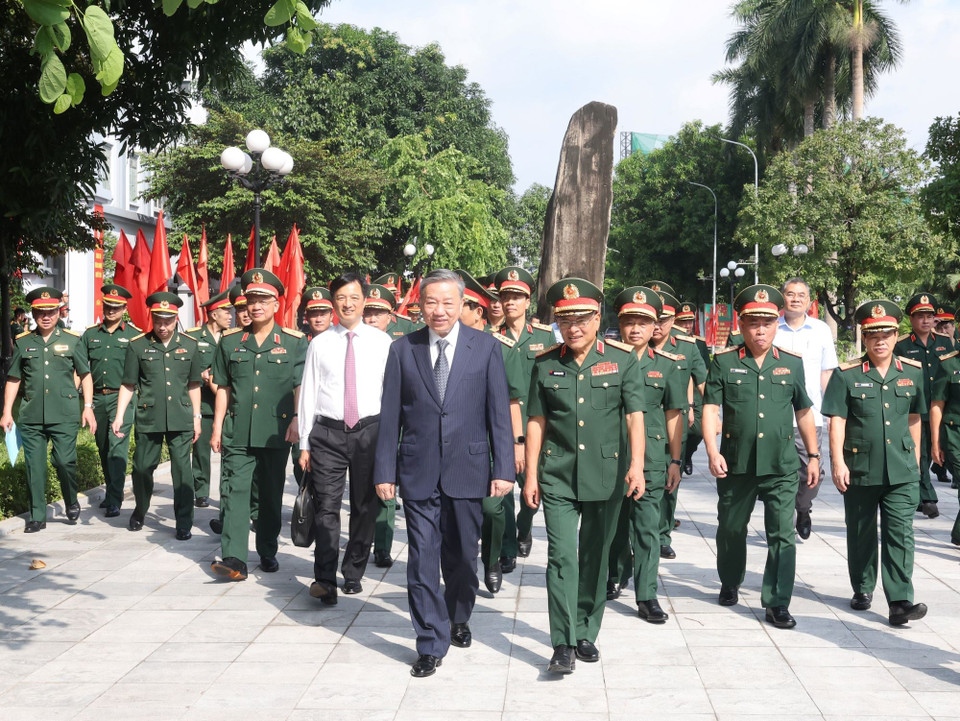 Tổng Bí thư, Chủ tịch nước Tô Lâm đến thăm Tổng cục II, Bộ Quốc phòng. (Ảnh: Trí Dũng/TTXVN)