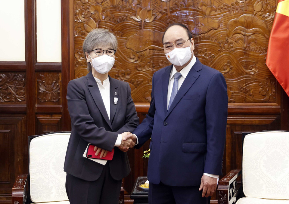 Sáng 27/1, tại Phủ Chủ tịch, Chủ tịch nước Nguyễn Xuân Phúc tiếp tiến sỹ Kusumi Mari, Chủ tịch Công ty trách nhiệm hữu hạn Giáo dục Y khoa Nhật Bản. (Ảnh: Thống Nhất/TTXVN)