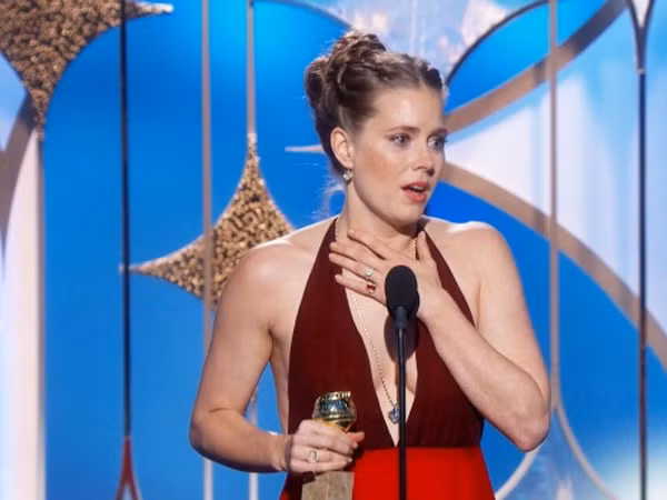Giải nữ diễn viên chính xuất sắc được trao cho Amy Adams trong American Hustle. (Nguồn: Getty Images)