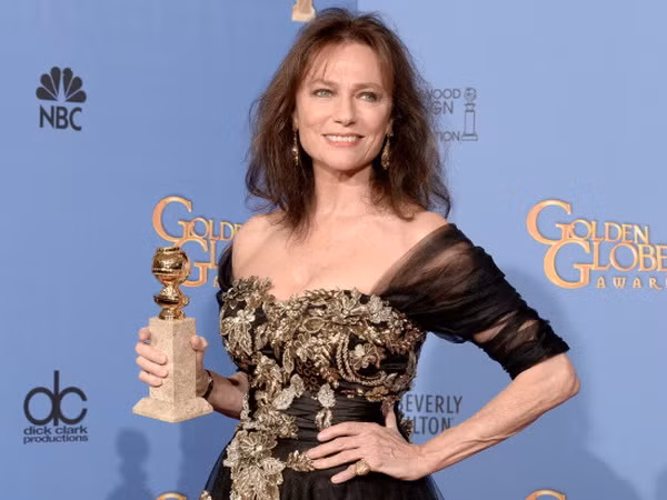 Jacqueline Bisset nhận giải ở hạng mục nữ phụ thể loại phim truyền hình dài tập (TV series) nhờ vai diễn trong Dancing on the Edge. (Nguồn: Getty Images)
