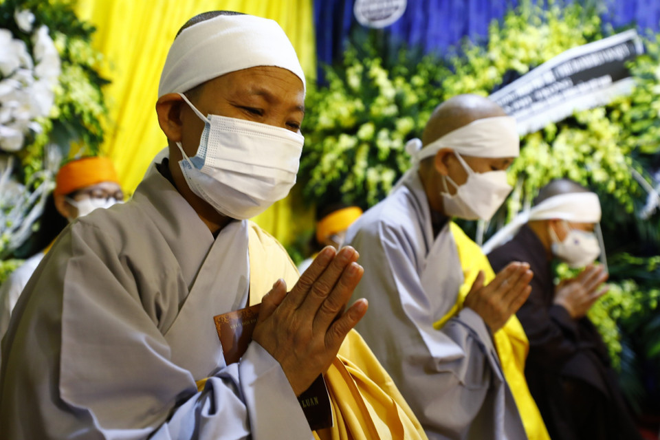 Các tăng ni, phật tử tại Lễ truy điệu Đại lão Hòa thượng, Đệ tam Pháp chủ Hội đồng Chứng minh Giáo hội Phật giáo Việt Nam Thích Phổ Tuệ. (Ảnh: Minh Đức/TTXVN)