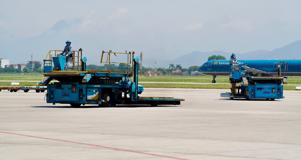 Nền bê tông của sân bay luôn hấp thụ nhiệt cao. (Ảnh: Văn phòng NIA)