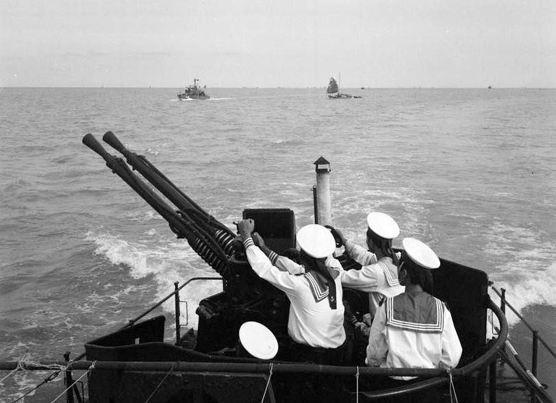 Với tinh thần cảnh giác và quyết tâm đánh thắng, trong trận đầu ra quân chống chiến tranh phá hoại bằng không quân và hải quân quy mô lớn của Mỹ ra miền Bắc, Hải đội 111, Vùng 1 Duyên hải của Hải quân nhân dân Việt Nam đã giáng cho không quân Mỹ những đòn nặng nề. (Ảnh: Nguyễn Thụ/TTXVN)