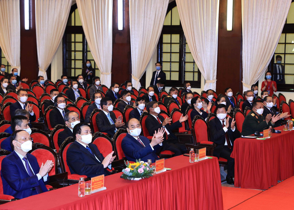 Tổng Bí thư, Chủ tịch nước Thongloun Sisoulith và Chủ tịch nước Nguyễn Xuân Phúc cùng Đoàn đại biểu cấp cao hai nước tại buổi đến thăm. (Ảnh: Thống Nhất/TTXVN)