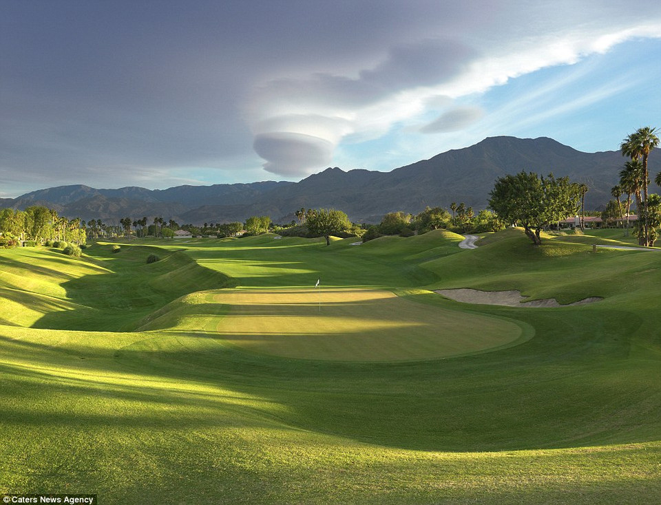 Nhiếp ảnh gia Evan Schiller đang tác nghiệp tại Boom, núi Boyne, Michigan, Mỹ.