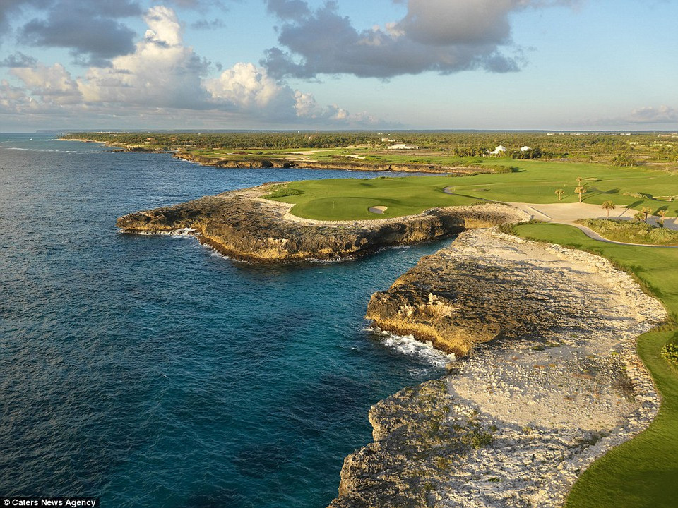 Lỗ số 7, sân golf kiêm khu nghỉ dưỡng Pinnacle Point, Nam Phi.