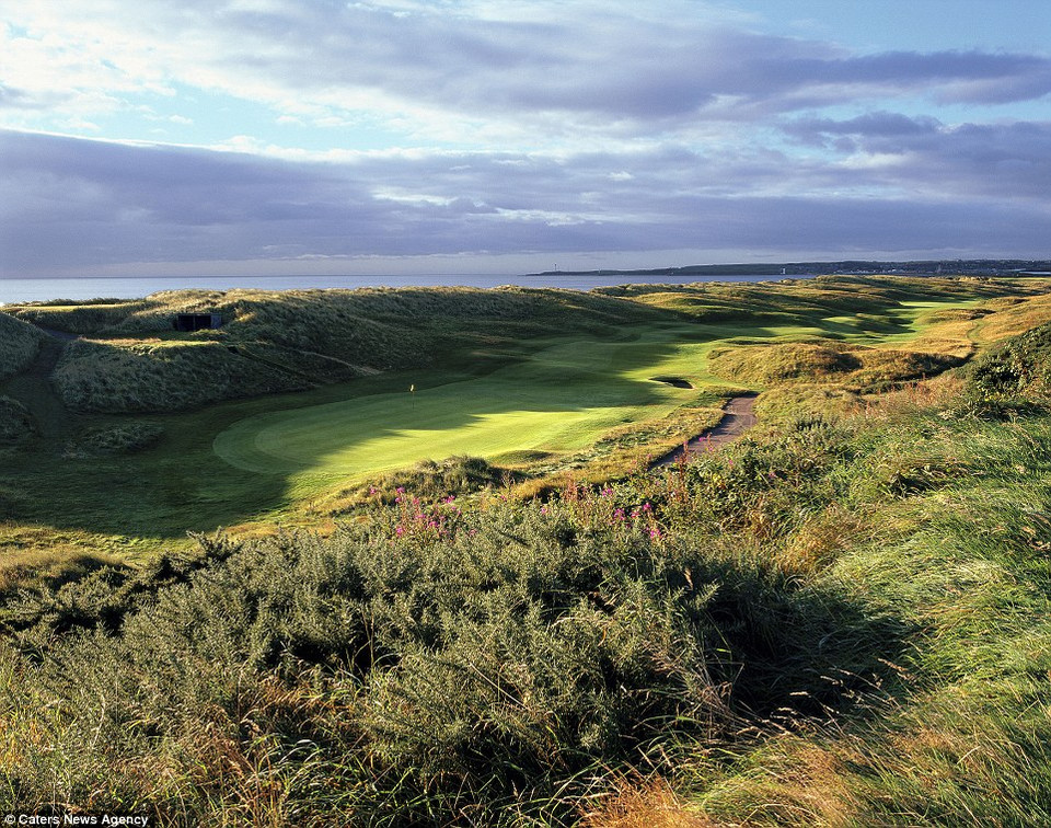 Lỗ số 1, sân golf tư nhân PGA WEST Nicklaus, La Quinta, California, Mỹ