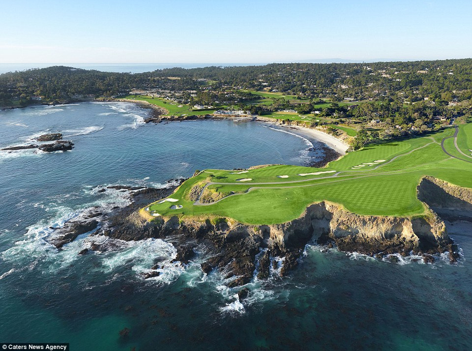 Nhiếp ảnh gia Evan Schiller đang làm việc tại một sân golf ở Ireland.