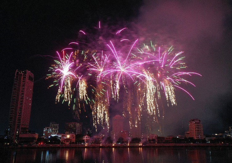 Màn trình diễn pháo hoa của đội Pháp. (Ảnh: Trần Lê Lâm/TTXVN)