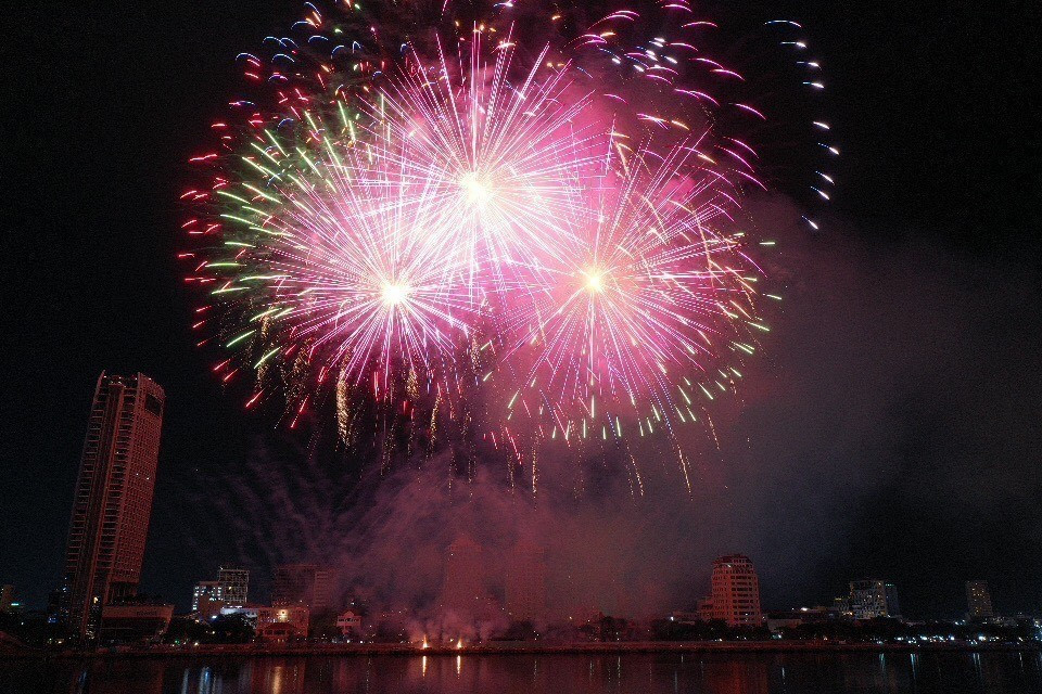 Màn trình diễn pháo hoa của đội Pháp. (Ảnh: Trần Lê Lâm/TTXVN)