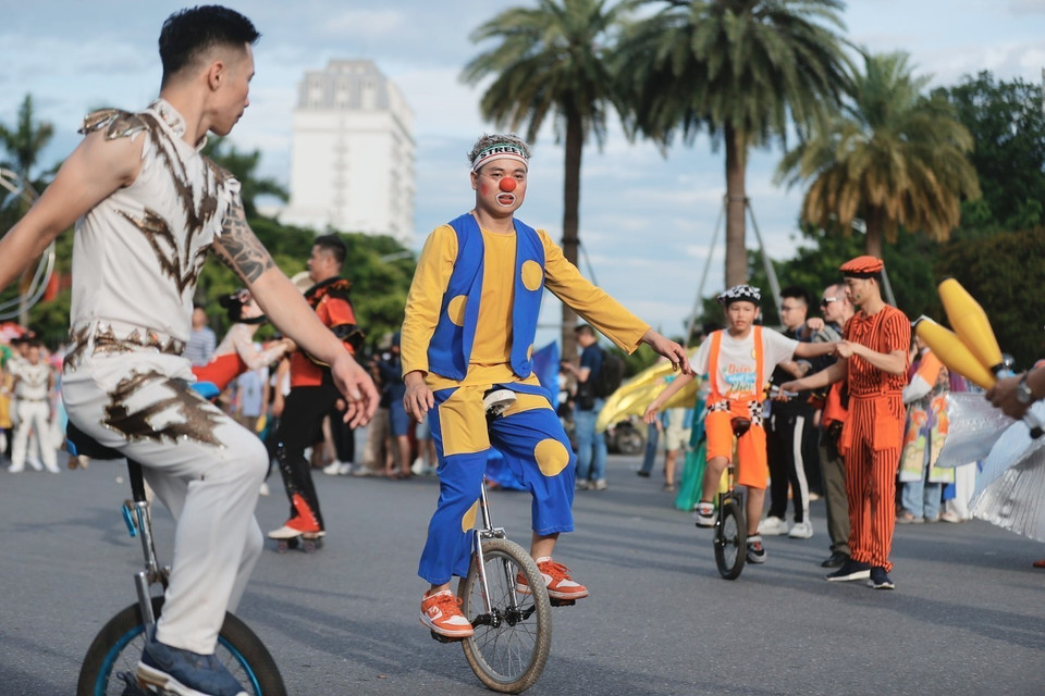 Tiết mục biểu diễn của đoàn xiếc Việt Nam. (Ảnh: Minh Quyết/TTXVN)