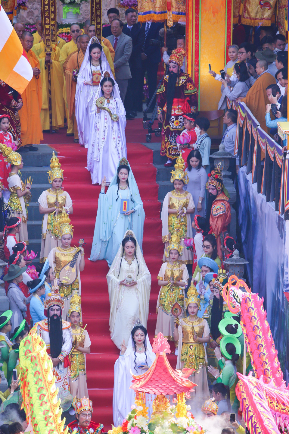 Nghi lễ rước Đức Bồ tát Quán Thế Âm. (Ảnh: Trần Lê Lâm/TTXVN)