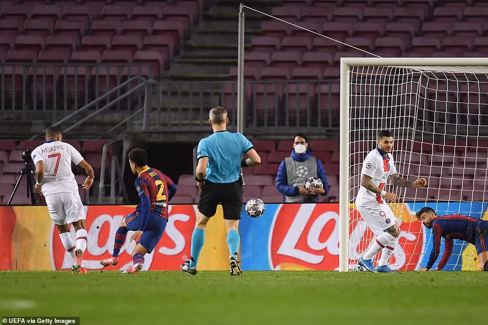 Đến phút 65, Mbappe tiếp tục tỏa sáng... (Nguồn: Getty Images)