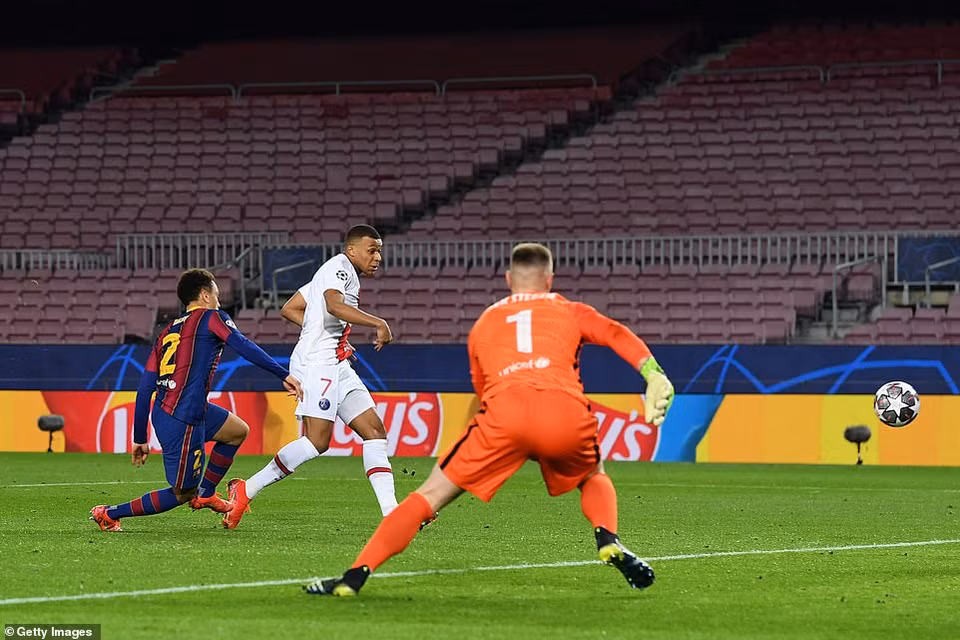 ...để ghi bàn thắng đưa đội khách vươn lên dẫn trước 2-1. (Nguồn: Getty Images)