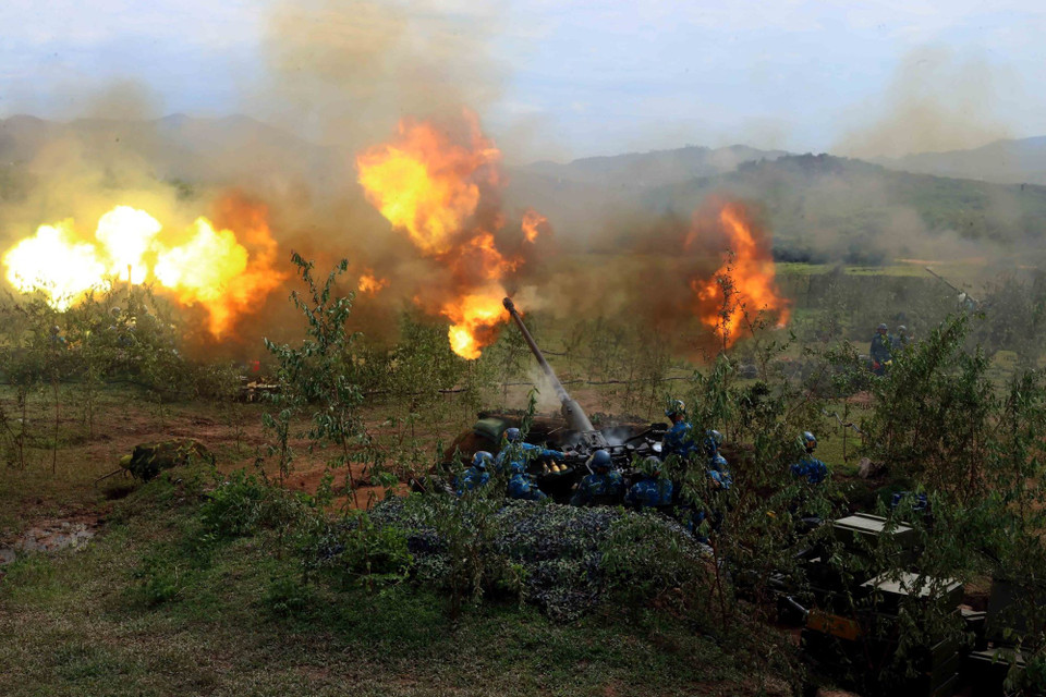 Pháo phòng không 57mm thực hiện bắn khi mục tiêu xuất hiện. (Ảnh: An Đăng/TTXVN)