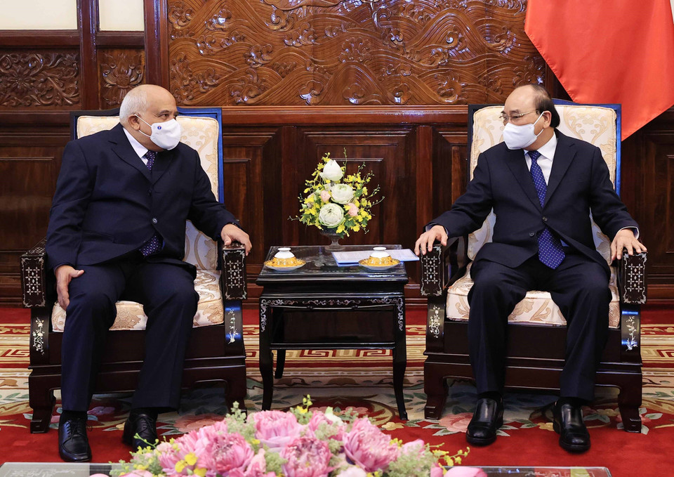 Chủ tịch nước Nguyễn Xuân Phúc tiếp Đại sứ Đặc mệnh toàn quyền Cộng hòa Cuba tại Việt Nam Orlando Nico đến trình Quốc thư. (Ảnh: Thống Nhất/TTXVN)