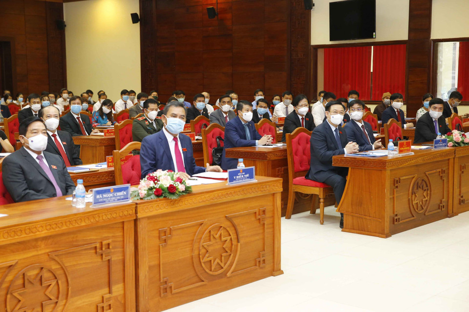 Chủ tịch Quốc hội Vương Đình Huệ và các đại biểu dự Kỳ họp thứ nhất Hội đồng Nhân dân tỉnh Đắk Lắk khóa X. (Ảnh: Doãn Tấn/TTXVN)