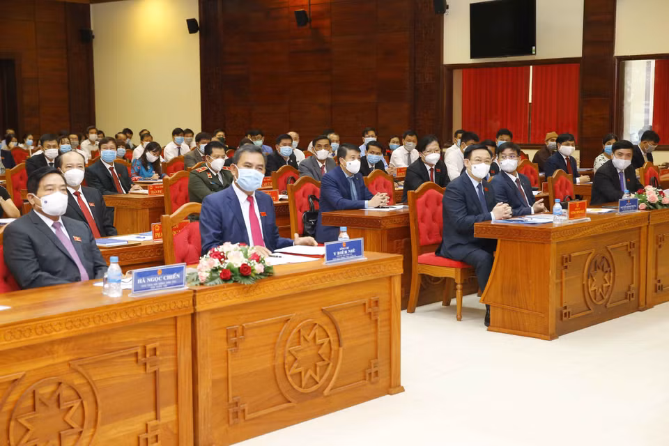 Chủ tịch Quốc hội Vương Đình Huệ và các đại biểu dự Kỳ họp thứ nhất Hội đồng Nhân dân tỉnh Đắk Lắk khóa X. (Ảnh: Doãn Tấn/TTXVN)