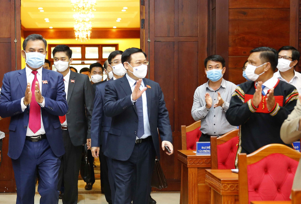 Chủ tịch Quốc hội Vương Đình Huệ dự Kỳ họp thứ nhất Hội đồng Nhân dân tỉnh Đắk Lắk khóa X. (Ảnh: Doãn Tấn/TTXVN)