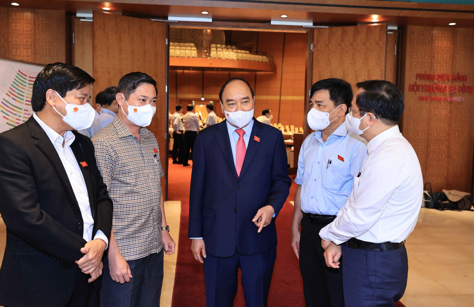 Chủ tịch nước Nguyễn Xuân Phúc và các đại biểu. (Ảnh: Thống Nhất/TTXVN)