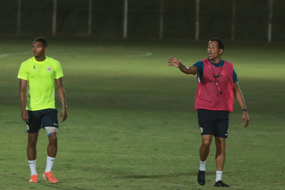 Huấn luyện viên Remko Bicentini dành sự quan tâm, nhắc nhở đặc biệt với hai ngôi sao Leandro Bacuna và Cuco Martina. Họ là những nhân tố quan trọng trong đội hình Curacao với tài năng đã được khẳng định khi chơi bóng tại Ngoại hạng Anh và giải Hà Lan.