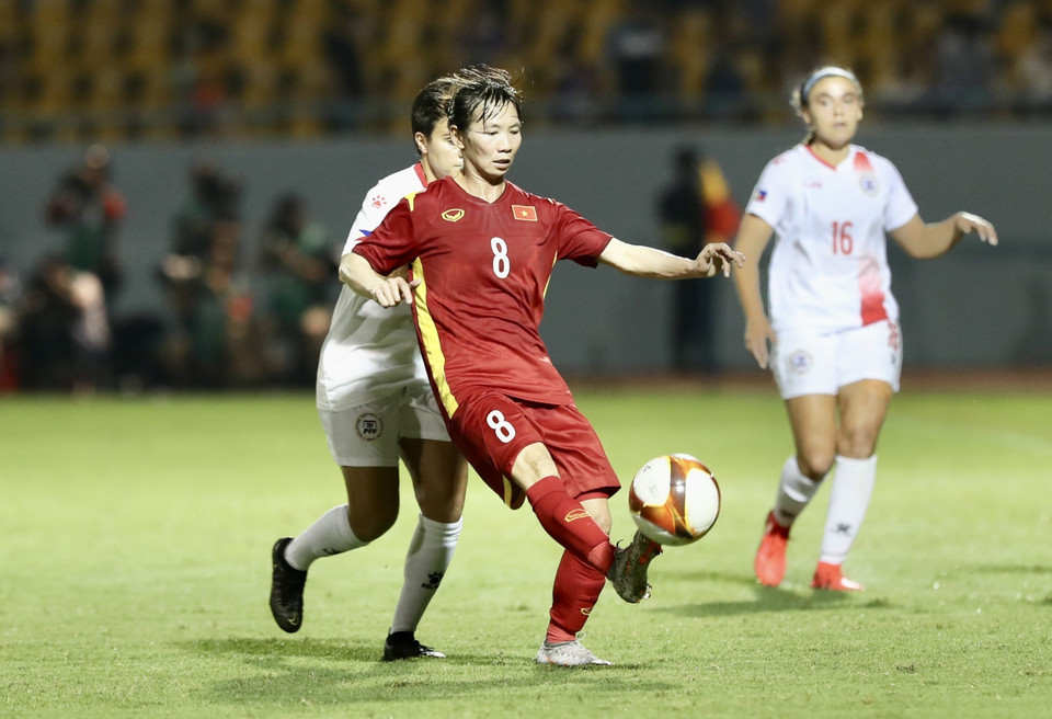 Số 8 Trần Thị Thùy Trang của Việt Nam rất năng nổ trong trận đấu. (Ảnh: Hoàng Linh/TTXVN)