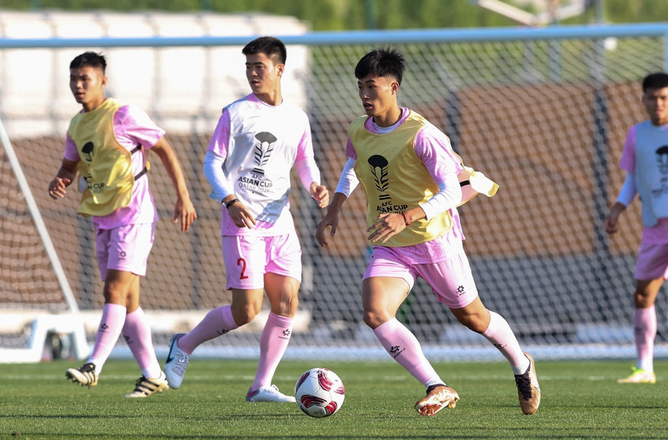 Tiền đạo Nguyễn Văn Trường và các đồng đội. (Ảnh: Hoàng Linh/TTXVN)