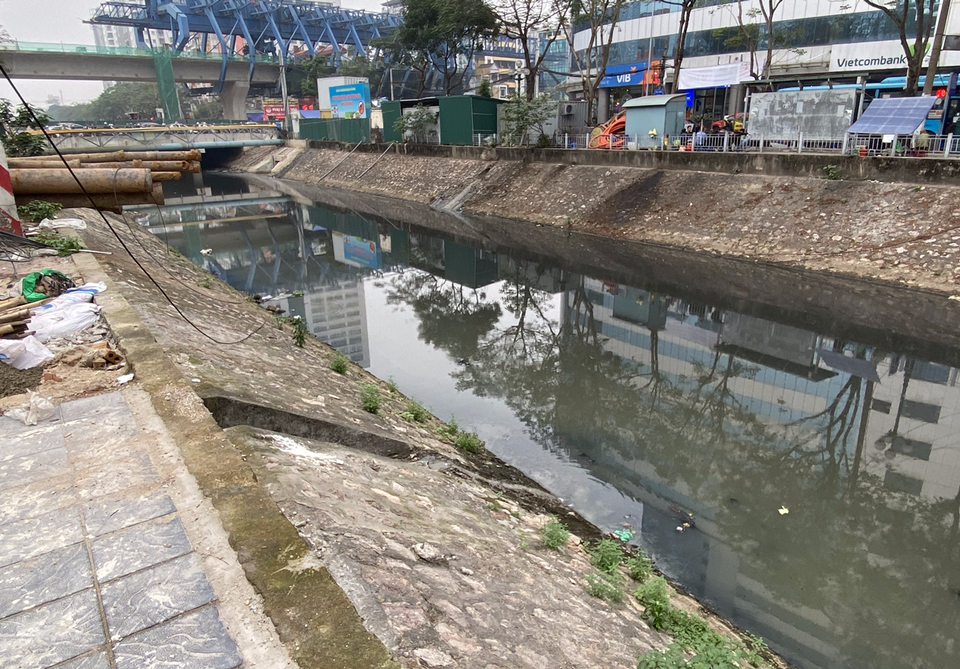 Sông Kim Ngưu. (Ảnh: Hùng Nguyễn/Vietnam+)