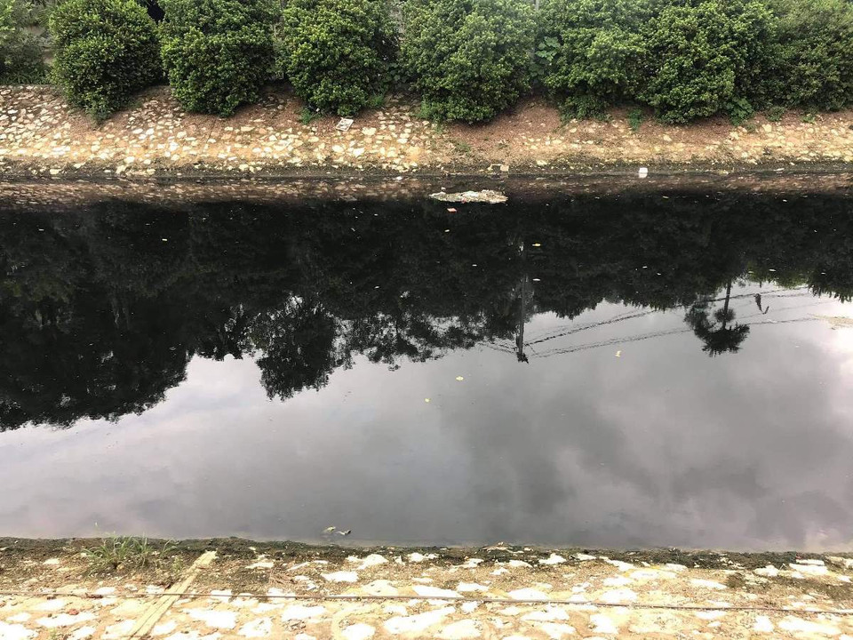 Nước sông Tô Lịch. (Ảnh: Hùng Võ/Vietnam+)