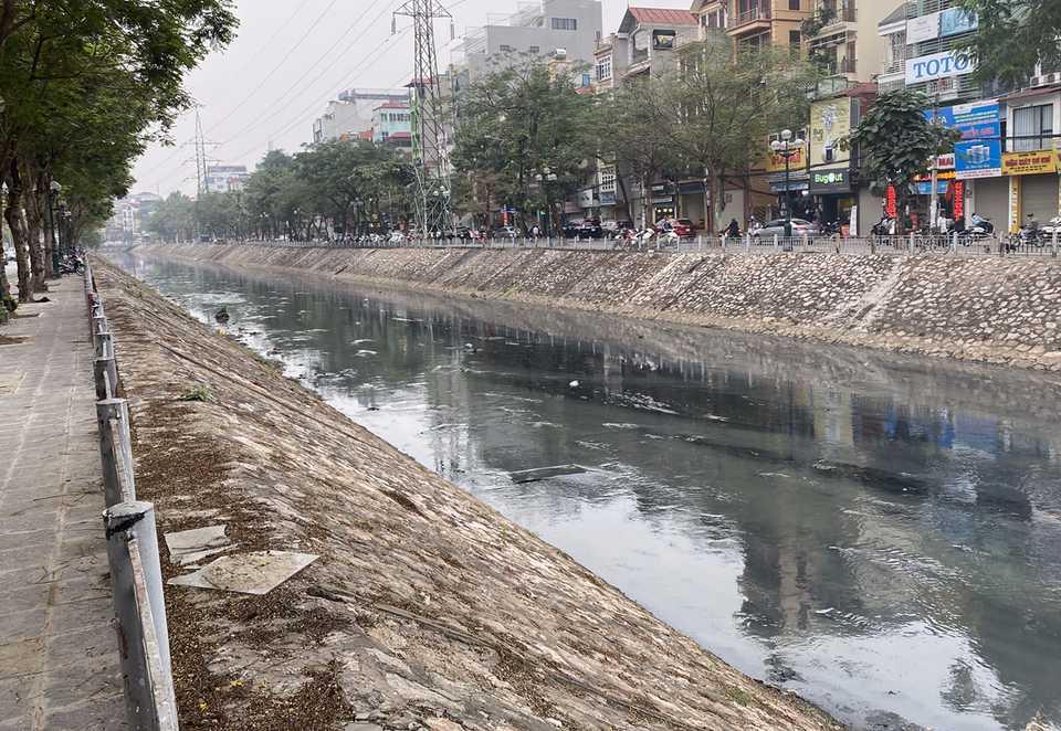 Sông Kim Ngưu. (Ảnh: Hùng Nguyễn/Vietnam+)