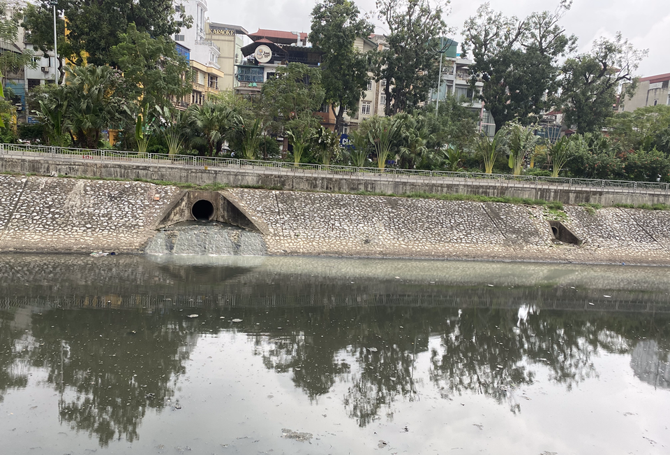 Sông Tô Lịch đoạn qua quận Đống Đa. (Ảnh: Hùng Nguyễn/Vietnam+)