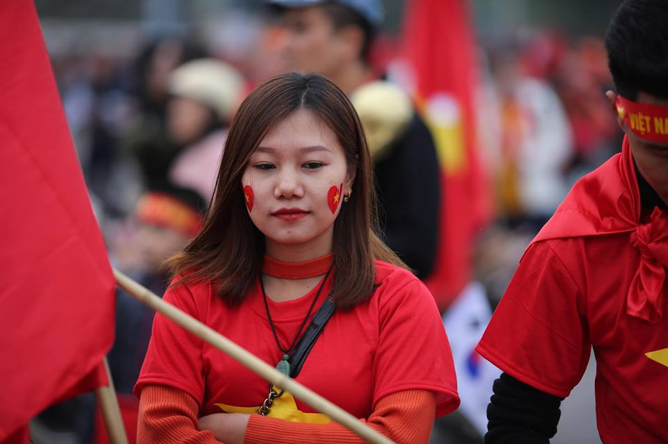 Mặc dù trời rét nhưng sức hút trận đấu và không khí xung quanh sân vận động Mỹ Đình đã nóng lên hơn bao giờ hết. (Ảnh: Minh Sơn/Vietnam+)