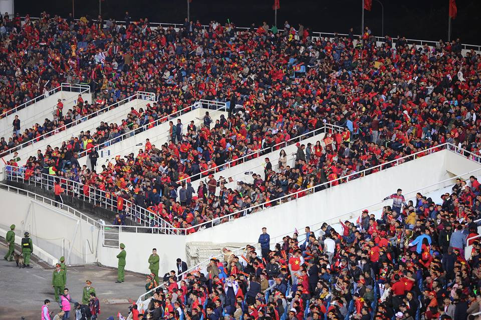 Không còn một chỗ trống nào trong trận chung kết. (Ảnh: Minh Sơn/Vietnam+)