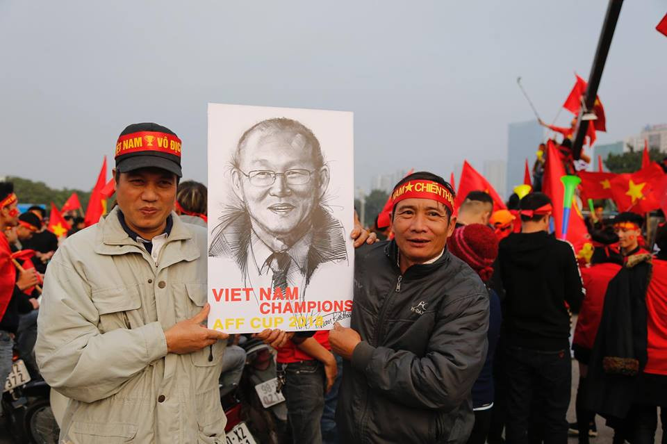 Huấn luyện viên Park Hang-seo được đông đảo cổ động viên Việt Nam hâm mộ vì đã góp công vào thành tích đội tuyển bóng đá Việt Nam trong năm vừa qua. (Ảnh: Minh Sơn/Vietnam+)