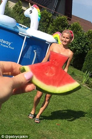 Vóc dáng mảnh khảnh luôn phù hợp với mọi kiểuváy. (Nguồn: dailymail.co.uk)