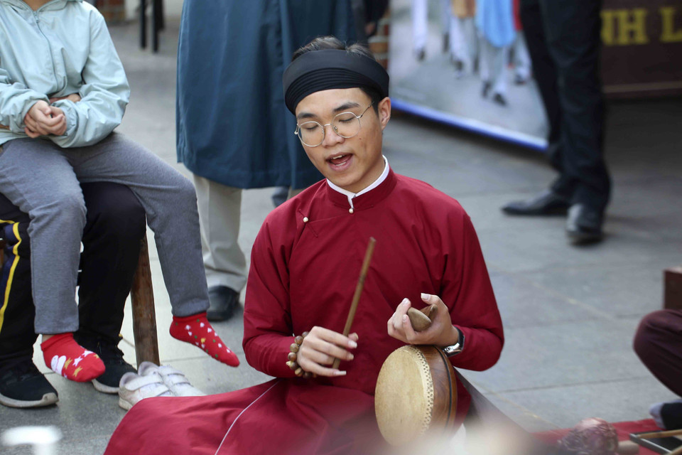 Tiết mục hát xẩm tại lễ hội. (Ảnh: Tuấn Đức/TTXVN)