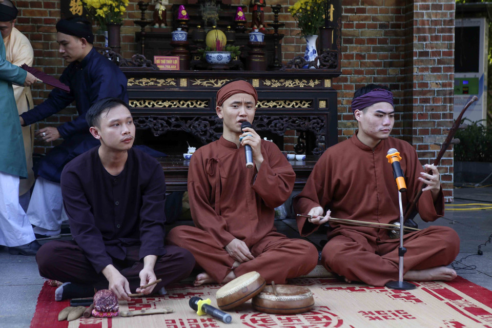 Tiết mục hát xẩm tại lễ hội. (Ảnh: Tuấn Đức/TTXVN)