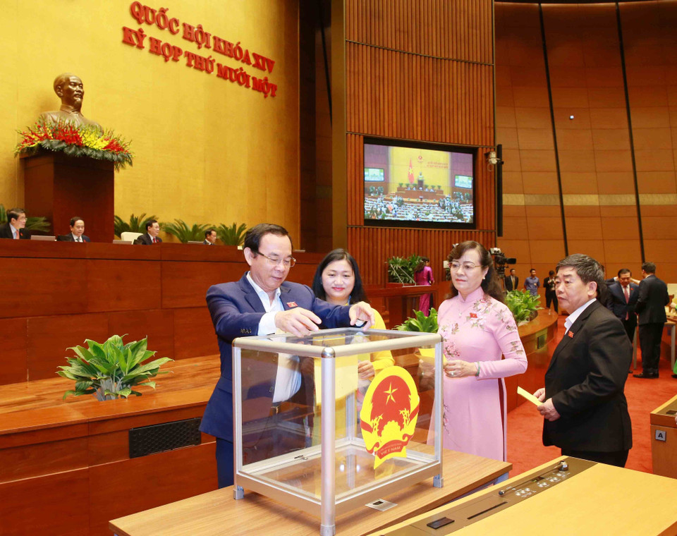 Đại biểu Quốc hội bỏ phiếu bầu Chủ tịch nước. (Ảnh: Phương Hoa/TTXVN)