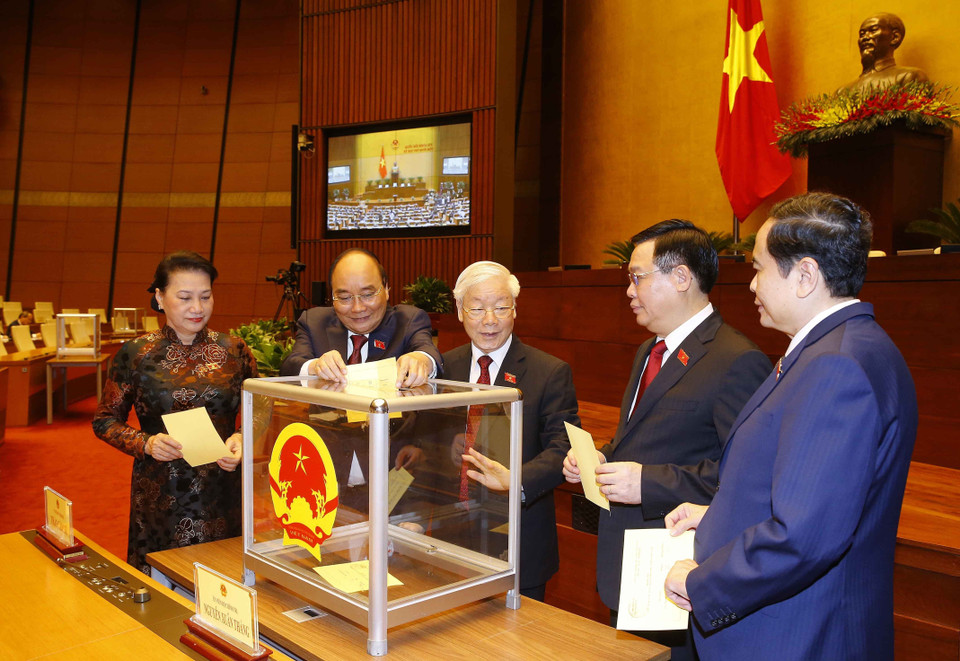 Tổng Bí thư Nguyễn Phú Trọng và các lãnh đạo Đảng, Nhà nước bỏ phiếu bầu Chủ tịch nước. (Ảnh: Doãn Tấn/TTXVN)