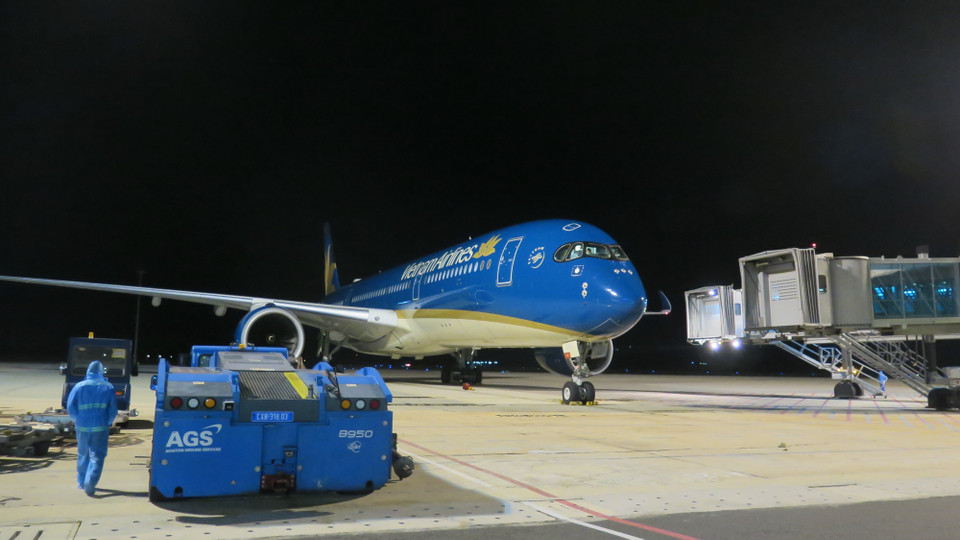 Máy bay đưa công dân Việt Nam về nước đến Cảng Hàng không Quốc tế Canh Ranh (Khánh Hòa). (Ảnh: Phan Sáu/TTXVN)