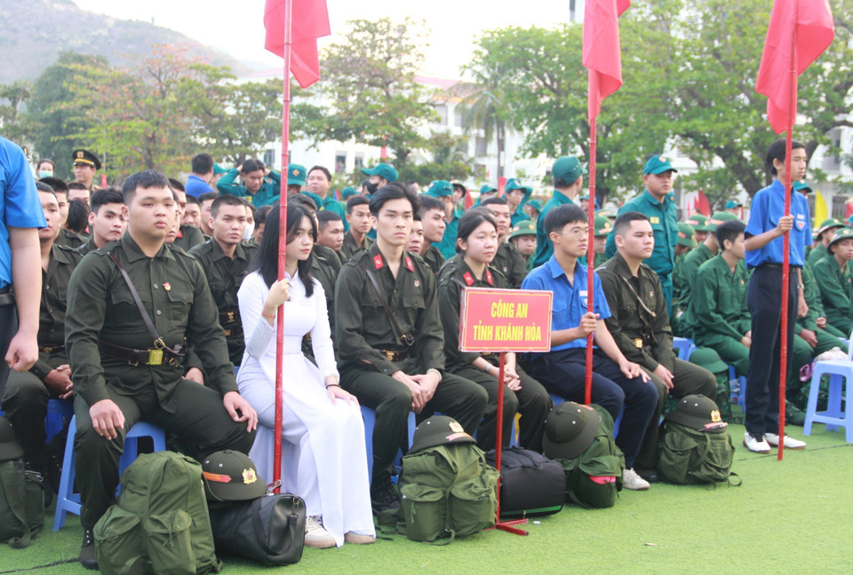 Tân binh thực hiện nghĩa vụ quân sự tại Công an tỉnh Khánh Hòa. (Ảnh: Phan Sáu/TTXVN)